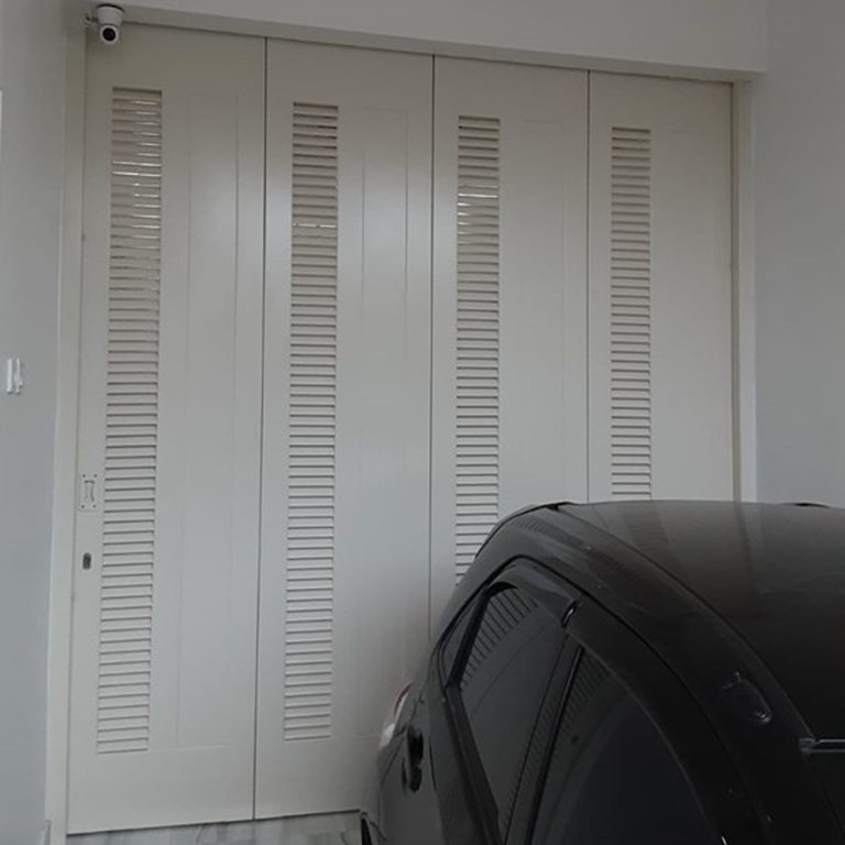 Minimalis - Pure White-pintu-besi-lipat